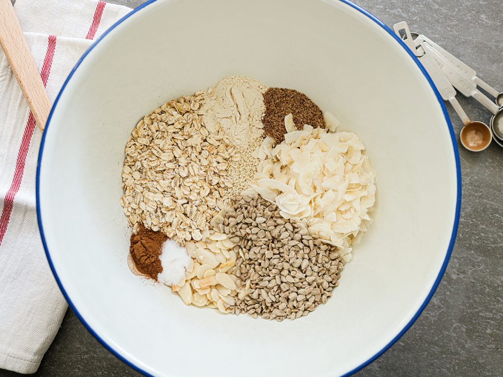 Ingrediënten granola recept voor knapperige gezonde granola met amandel en kokos